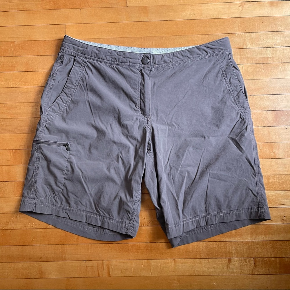L.L. Bean mid-rise trail shorts in size 10